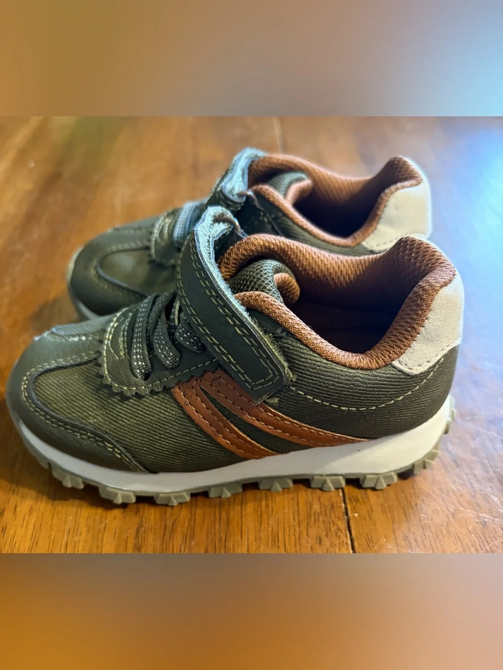 Toddler Simple Joys by Carter's Olive Green Bailey Athletic Sneaker Shoe Size 7